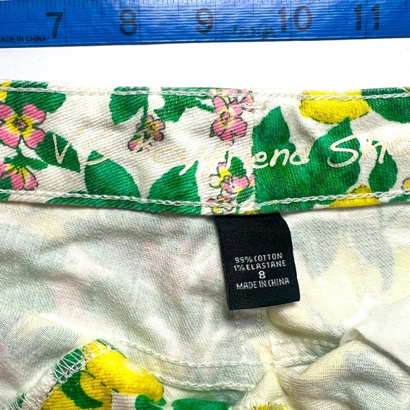EUC VICTORIAS SECRET - LEMON Floral Print Denim Shorts size 8 - Picture 10 of 15